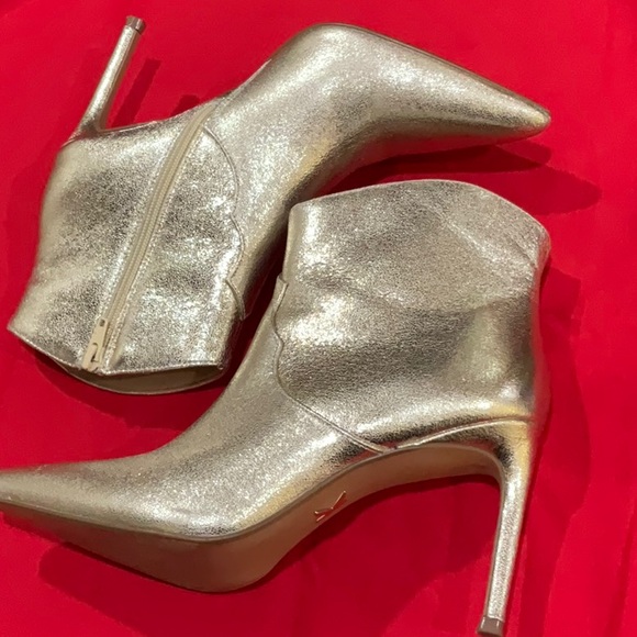 EUC Express Gold Metallic Ankle Boots - Size 7 - Picture 5 of 13